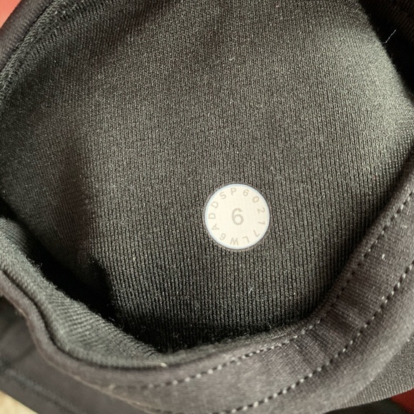 19” red lulu leggings!! - Picture 4 of 6